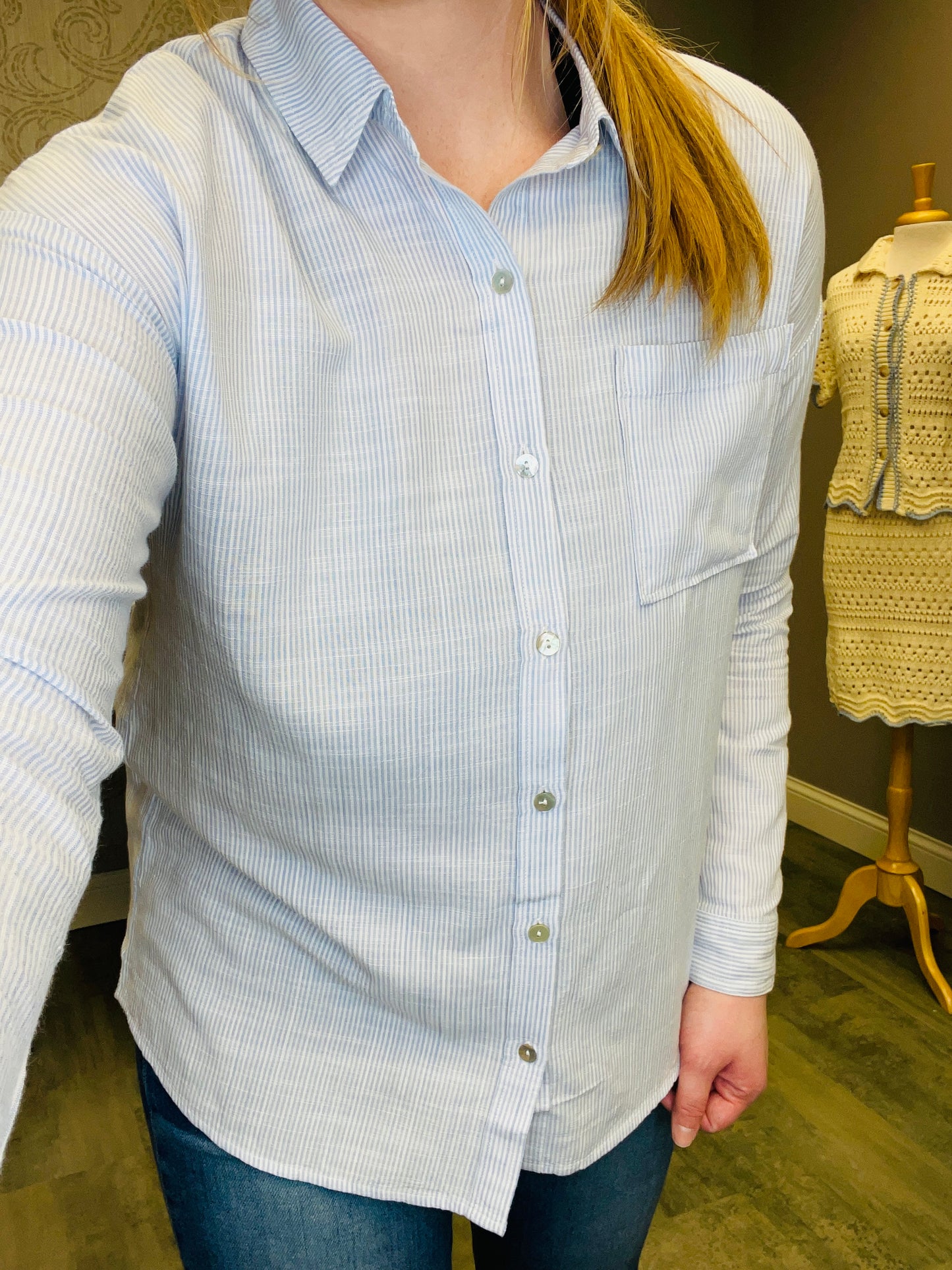 HAIRLINE STRIPE BUTTON DOWN SHIRT
