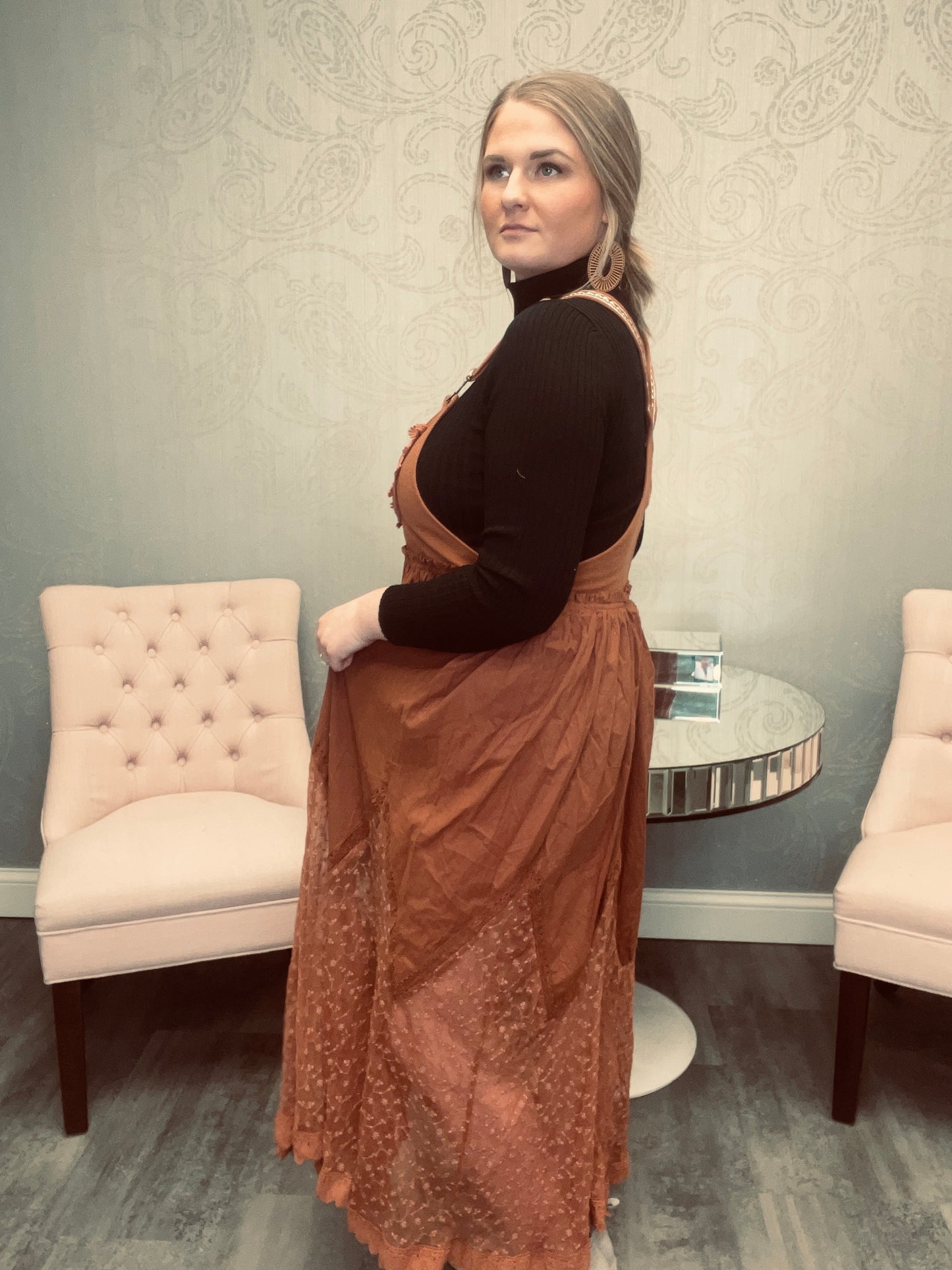 ON TREND LACE SKIRT TAIL