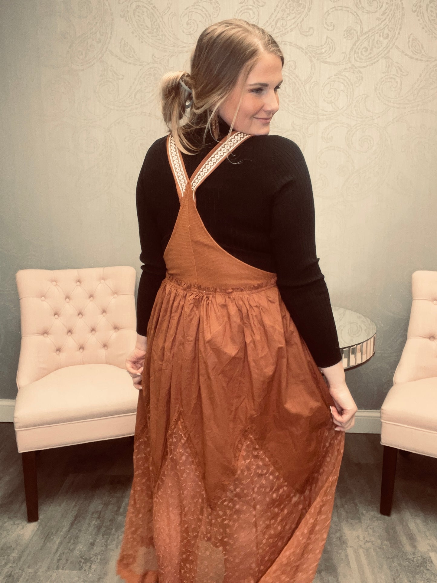 ON TREND LACE SKIRT TAIL