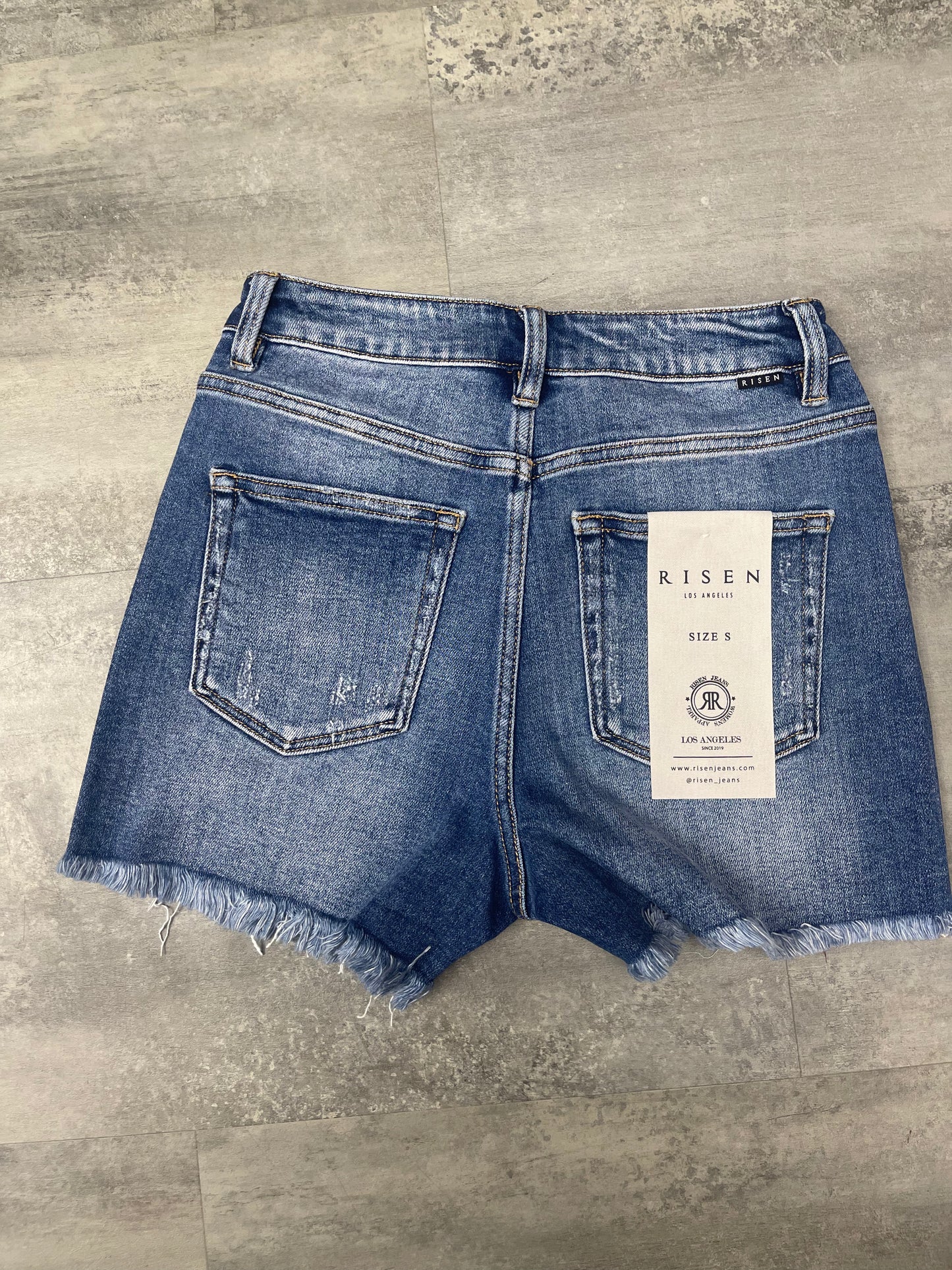 RISEN: HIGN RISE DARK DENIM SHORT