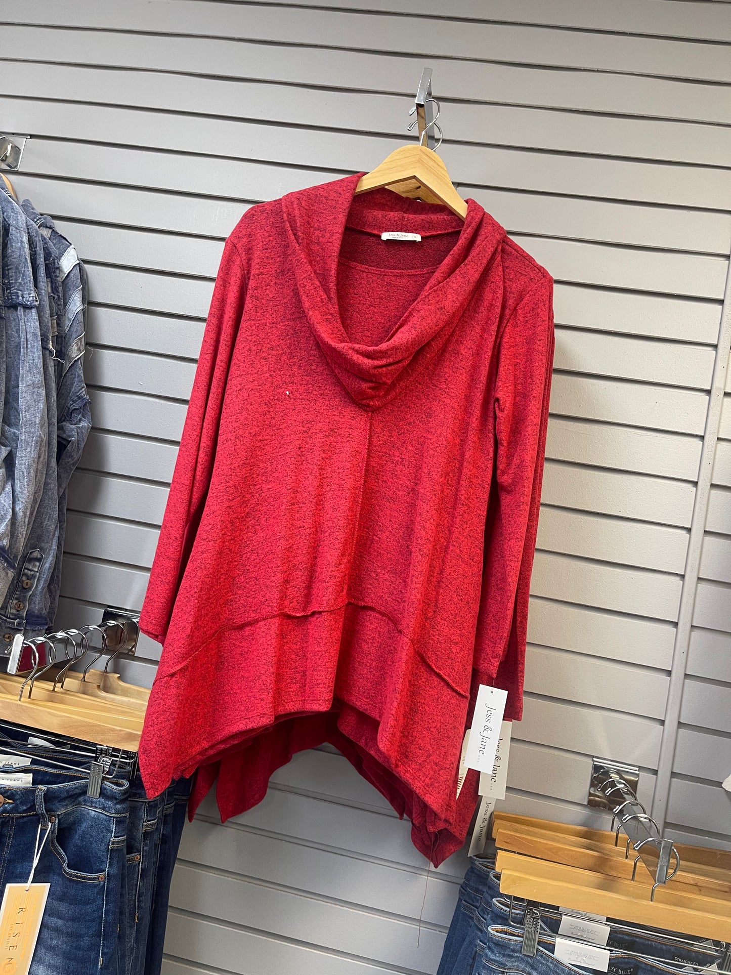 JESS & JANE: BRUSHED RED TUNIC TOP