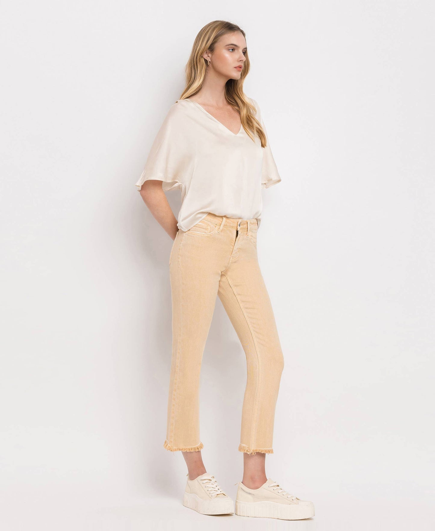 MID RISE STRAIGHT JEANS: SUN BEIGE