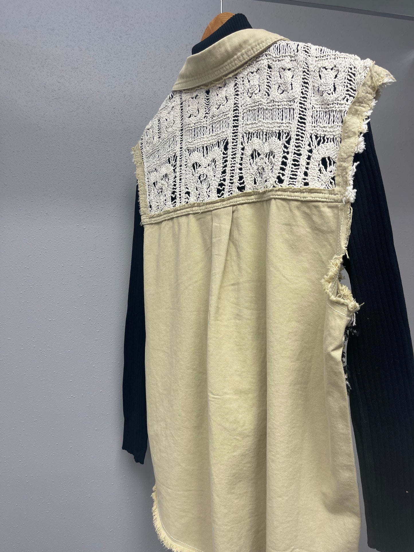 OVERSIZED FLORAL CROCHET VEST